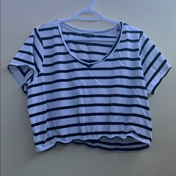 T-Shirt - Picture 1 of 2